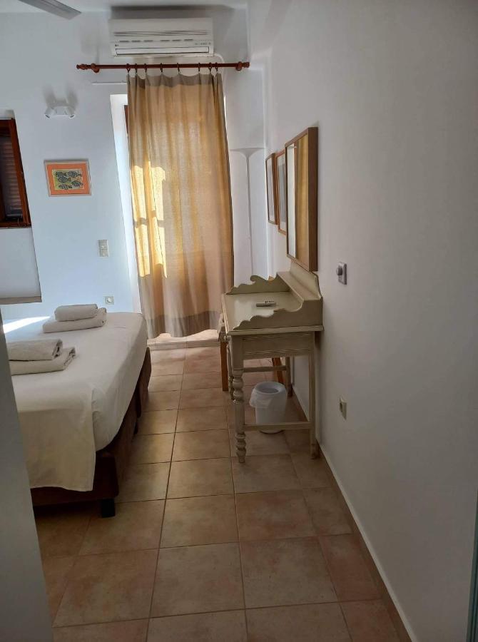 Villa Amalia Chalki Town Exterior foto