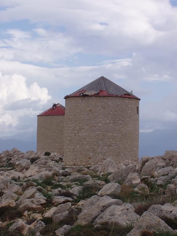 Villa Amalia Chalki Town Exterior foto